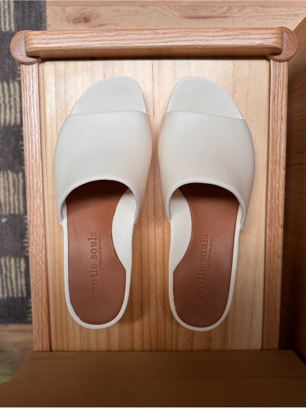 Kenneth Cole gentle souls Cream Wedge Slide Mules - Picture 2 of 7